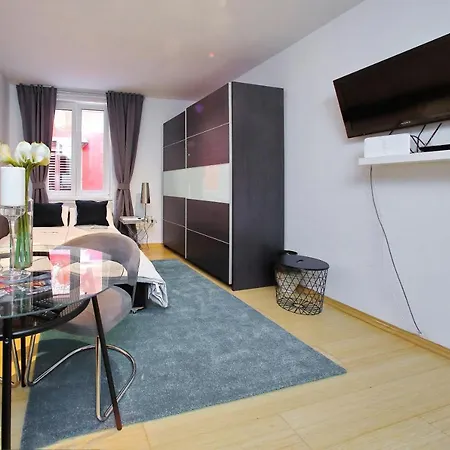 Globe 2 Apartament *
